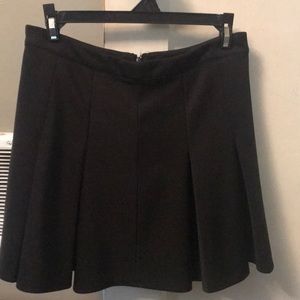 Forever 21 exclusive black short skirt